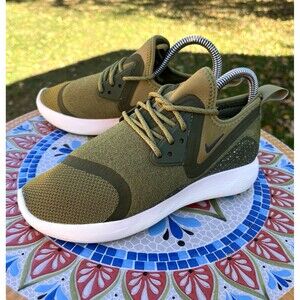 Nike Lunarcharge Womens Size 6.5 Green Running Shoes Sneakers 923620-300